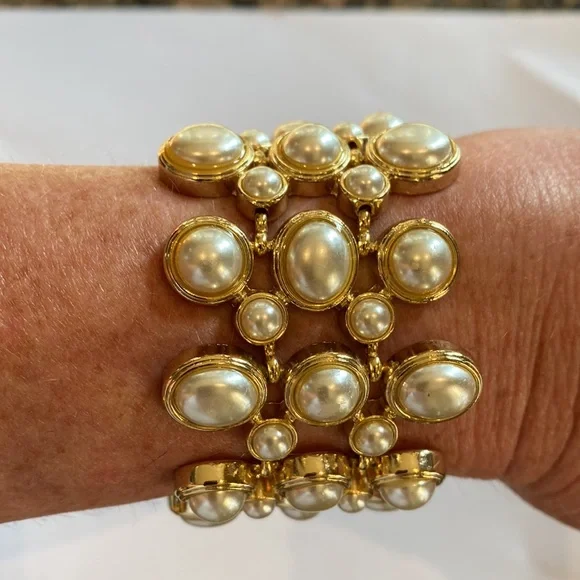 Pearl and Gold Statement Bracelet! - Picture 2 of 5